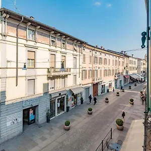 piazza-garibaldi.it-lombardy.com/
